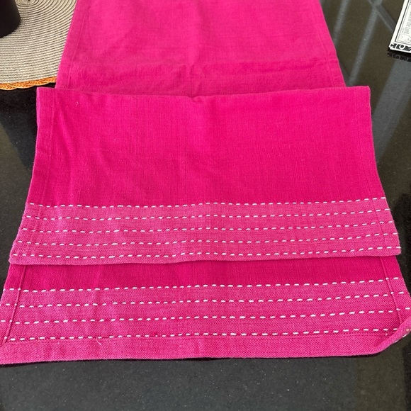 Vibrant Pink Table Runner Rough Cotton with White Topstitching 42 x 13 inches - Picture 1 of 3